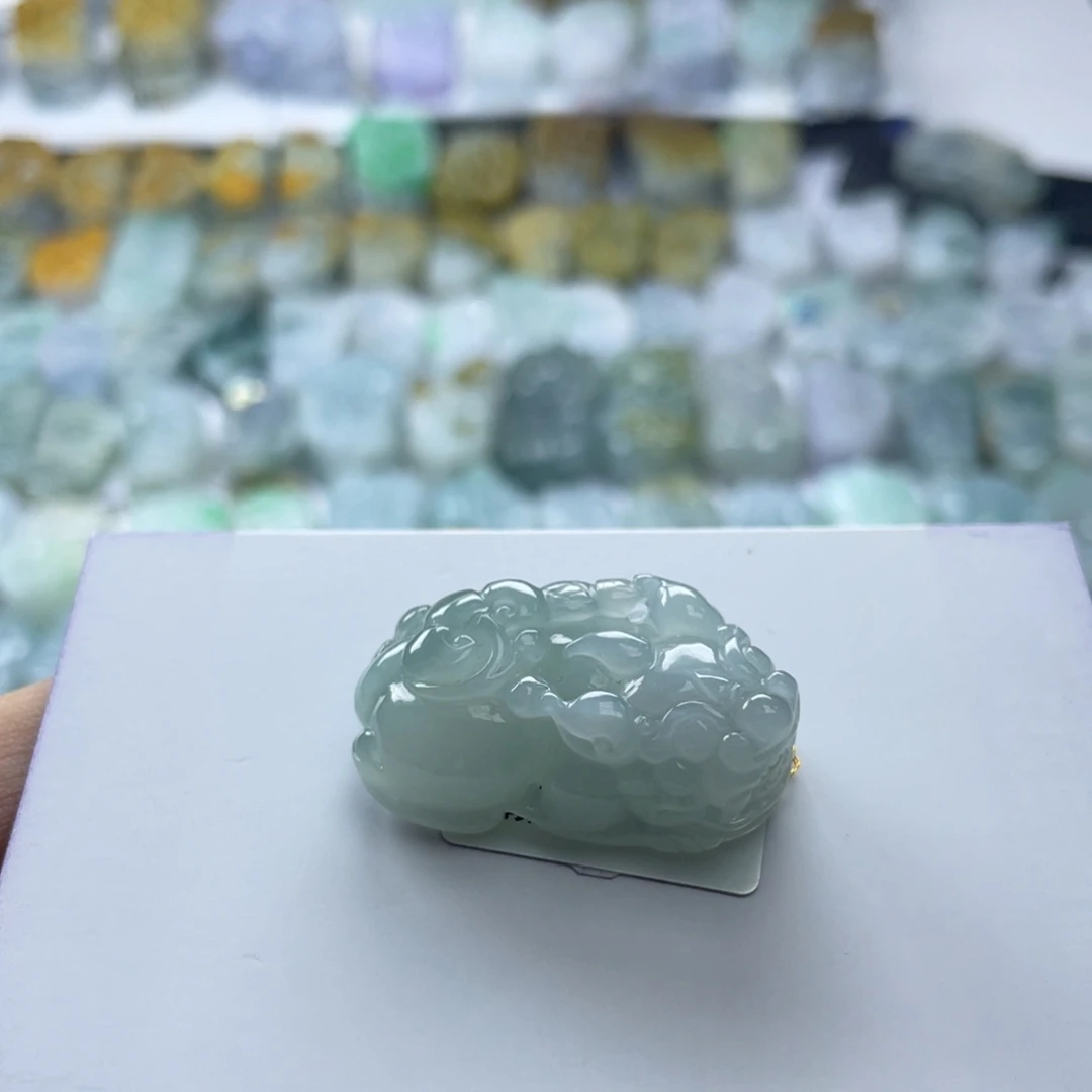 翡翠未镶嵌颈饰貔貅