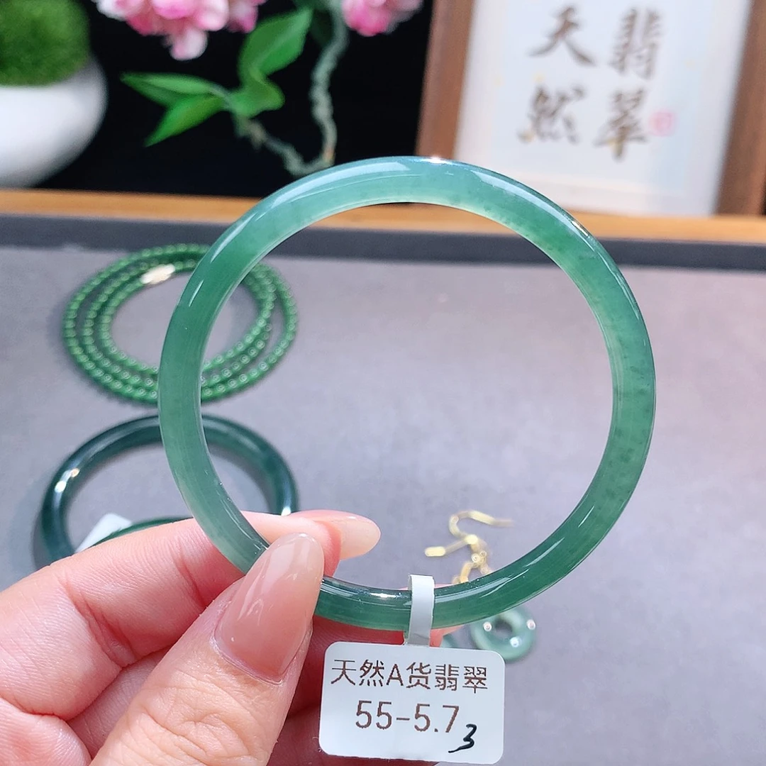 未镶嵌手镯（圆镯）翡翠
