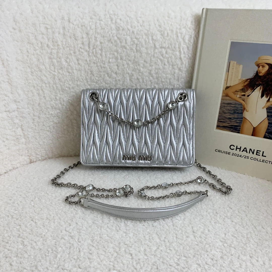 99新 MIU MIU/缪缪 壹臻/银色珠光宝石链条woc39095008