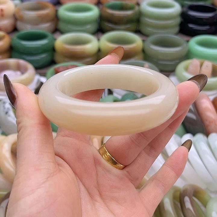 未镶嵌手镯石英质玉