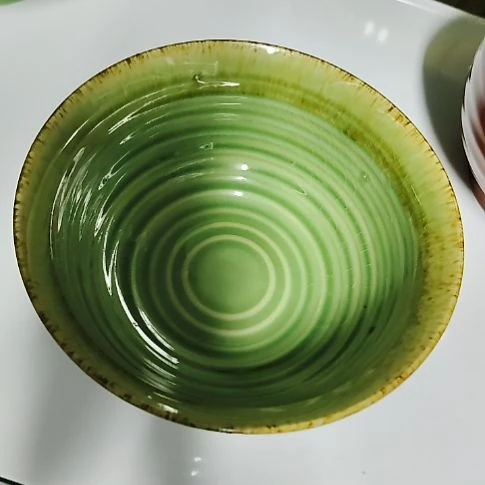 瓷片瓷片，各种摆件，均有瑕疵。沙锅！