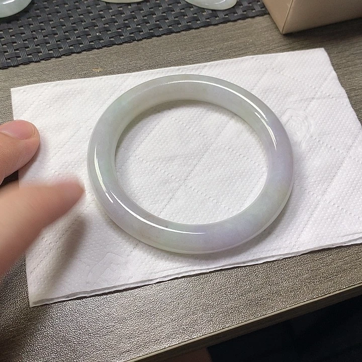 翡翠未镶嵌颈饰54圈 瑕疵镯