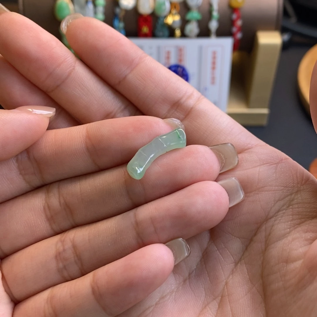 千***灵颈饰未镶嵌翡翠17800