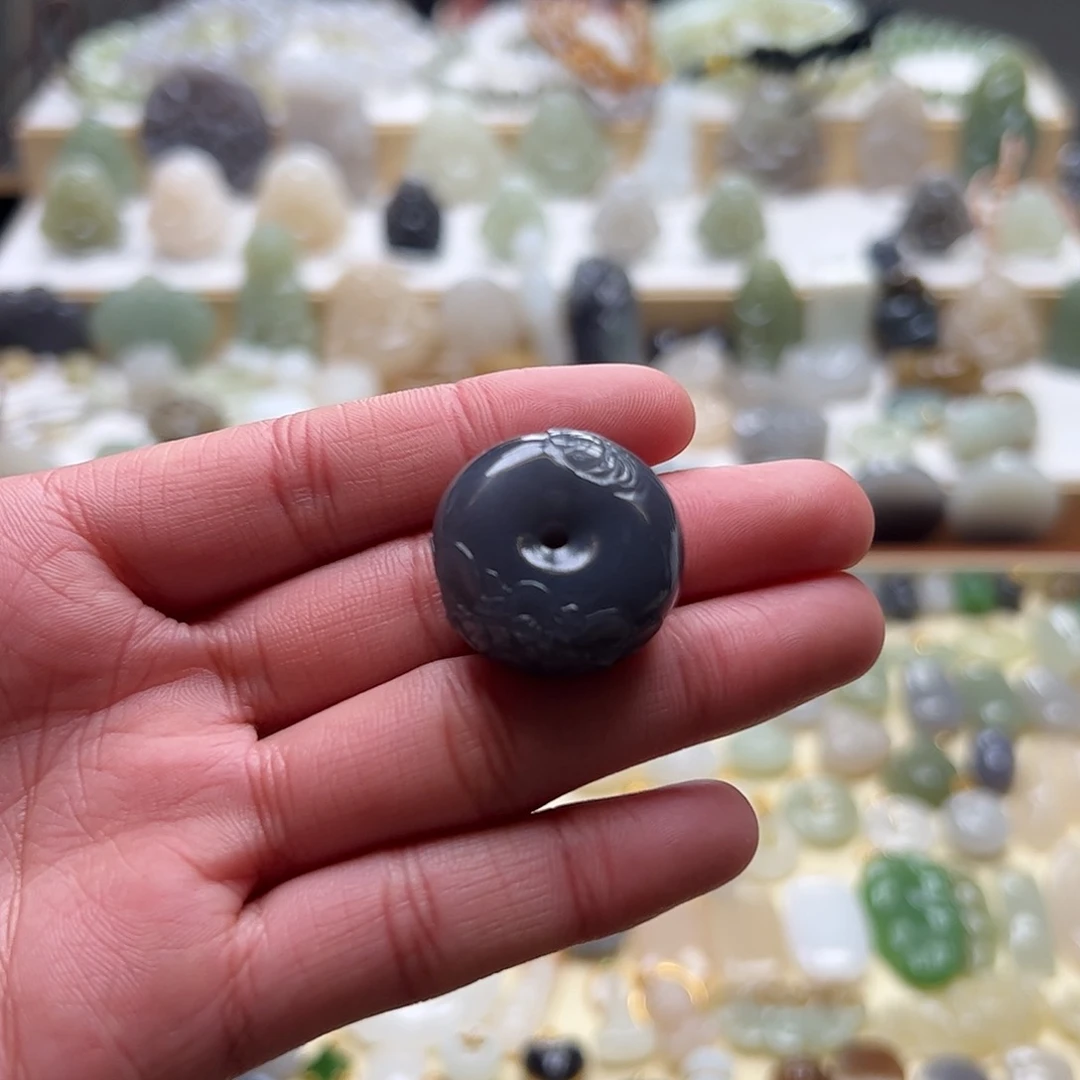 和田玉吊坠(赠链)未镶嵌爱****子