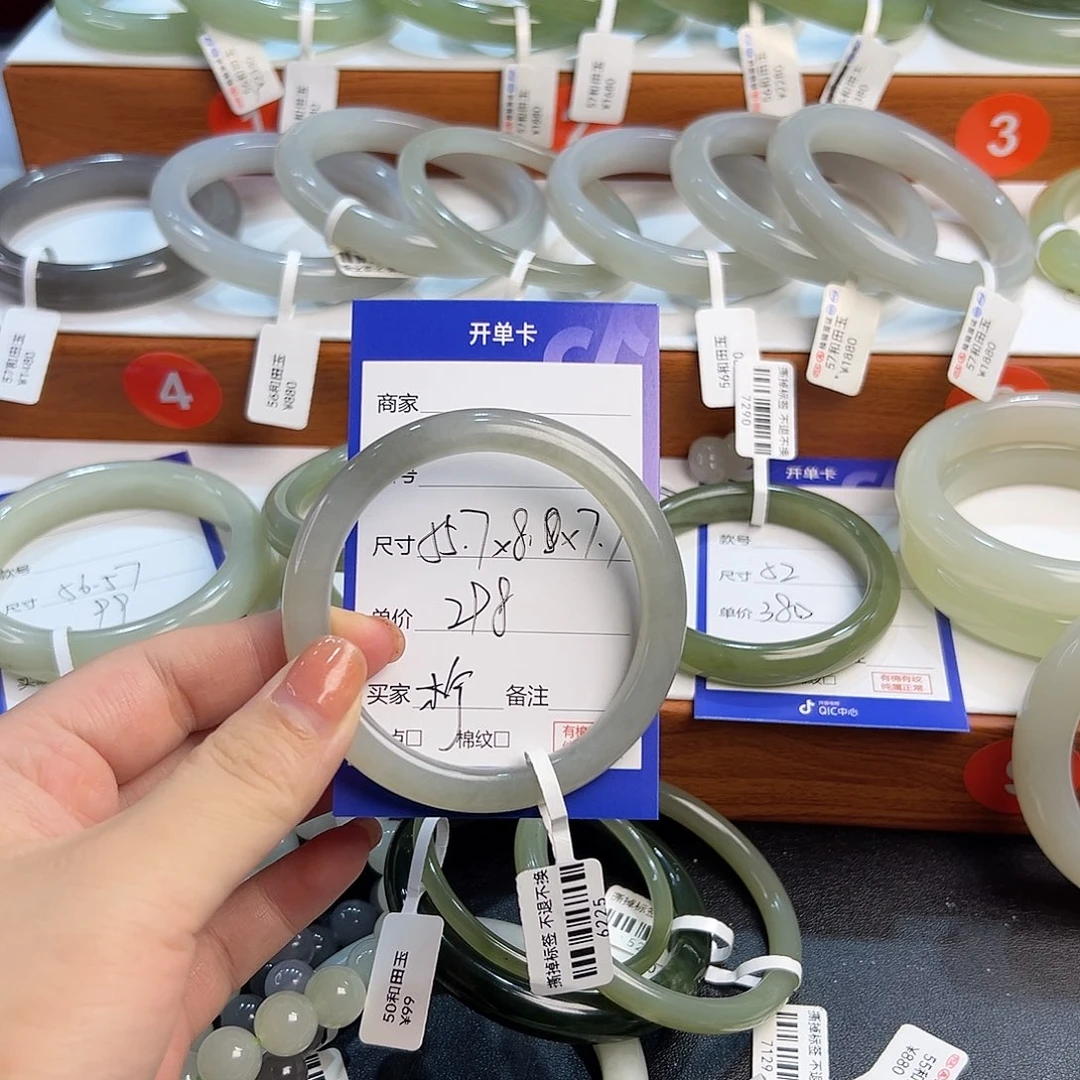 未镶嵌手镯和田玉我****?