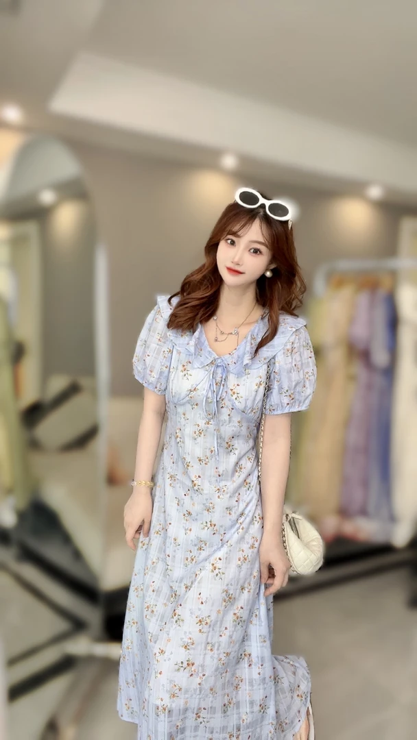 2025茶歇法式碎花连衣裙夏荷叶边V领修身显瘦长裙海边度假沙滩裙