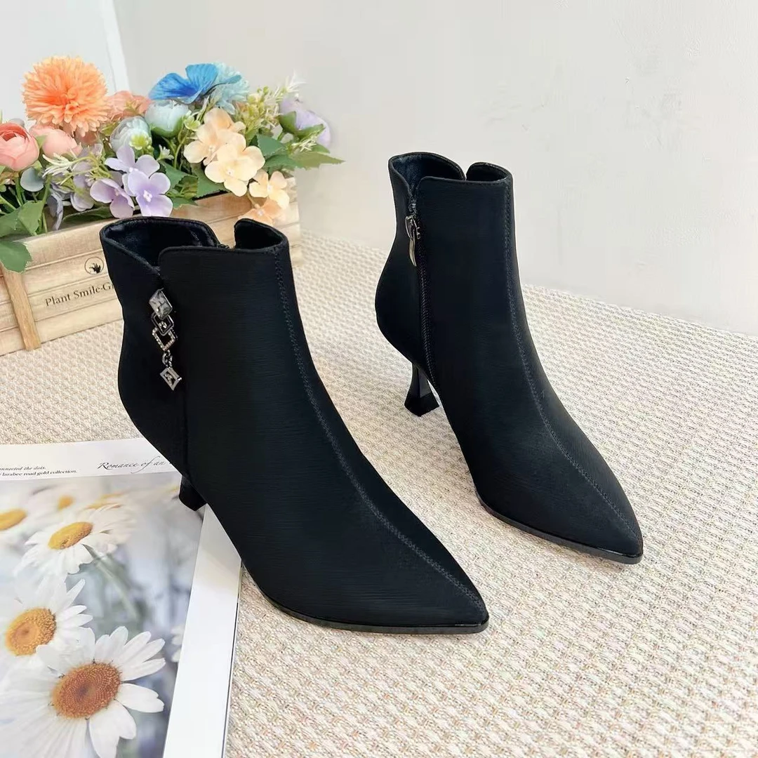 2815  新款时尚气质百搭尖头细跟时装靴加绒