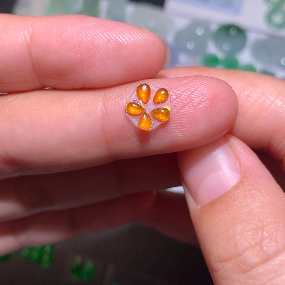 翡翠未镶嵌颈饰水滴