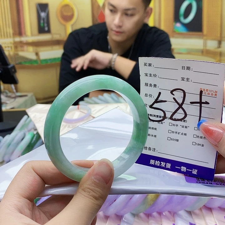 翡翠未镶嵌手镯0009……