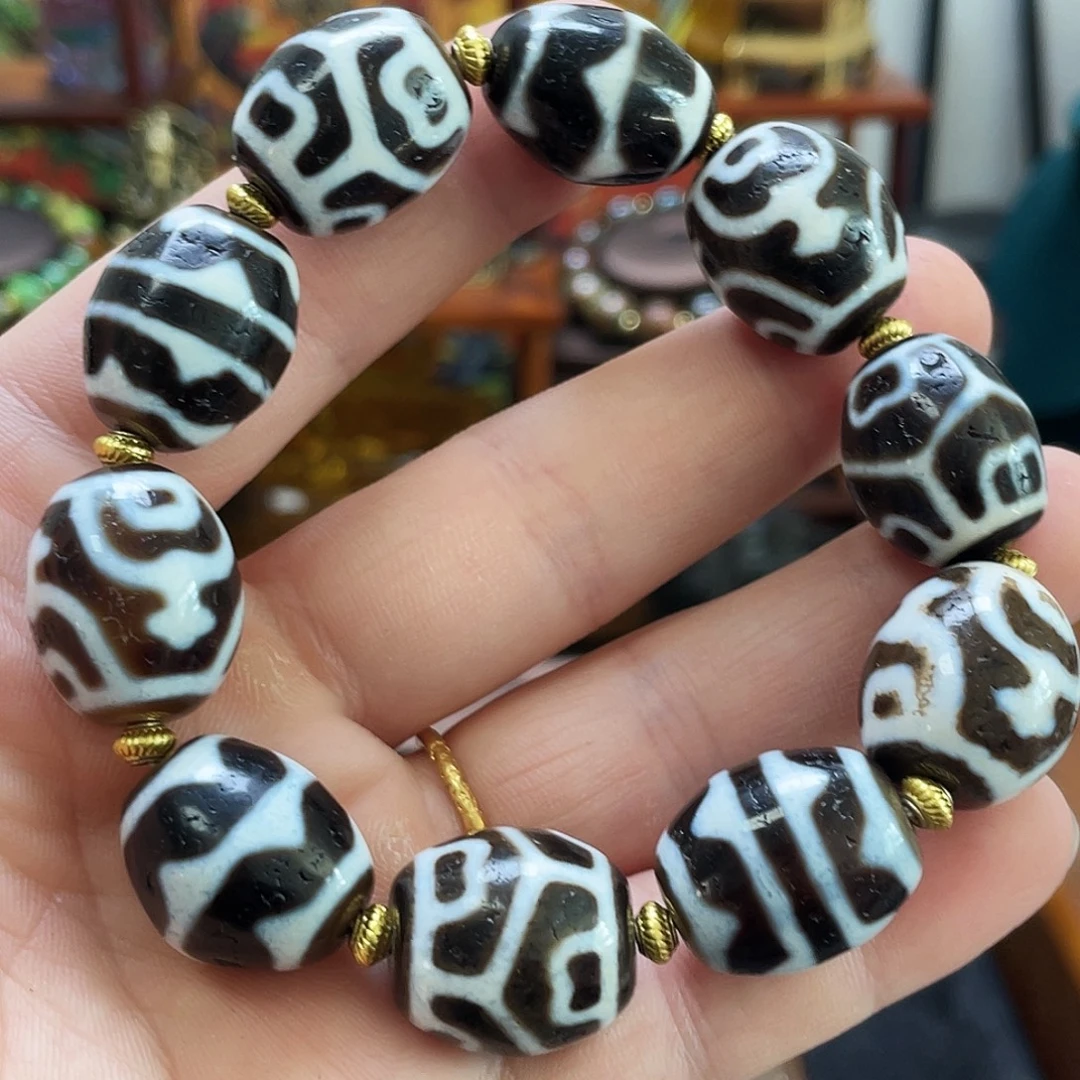 未镶嵌多样性发一件玛瑙/玉髓