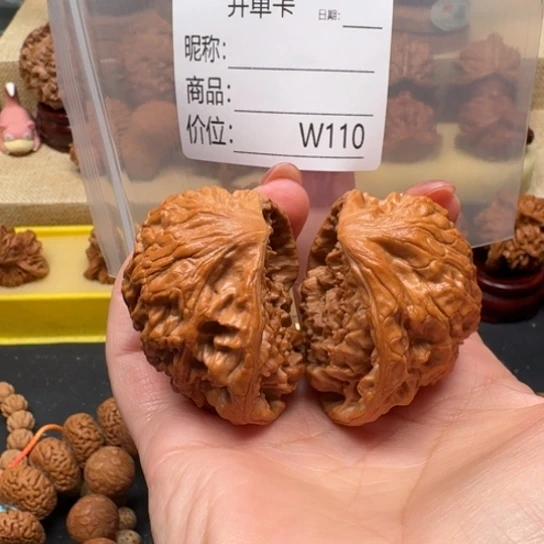 小***子桃核把件文玩工作室有没有人啊我