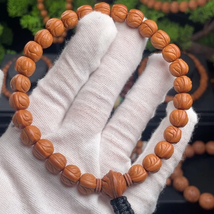 中***和桃核吊坠精品手持