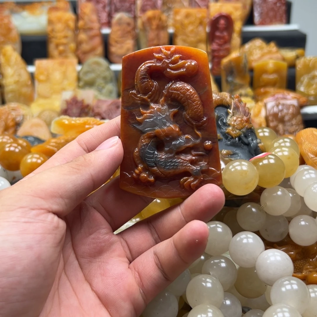 未镶嵌石英质玉（黄龙玉）黄龙玉