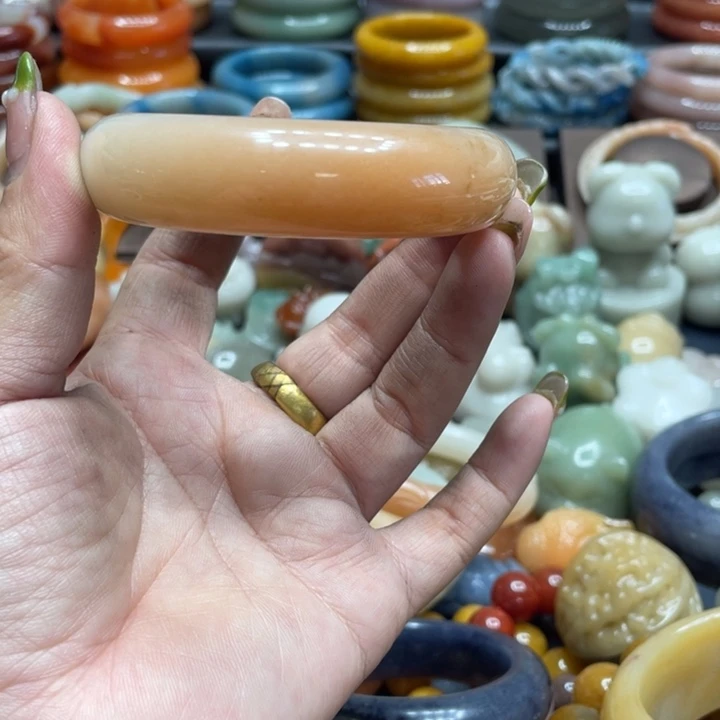 颈饰合金石英质玉哈*米