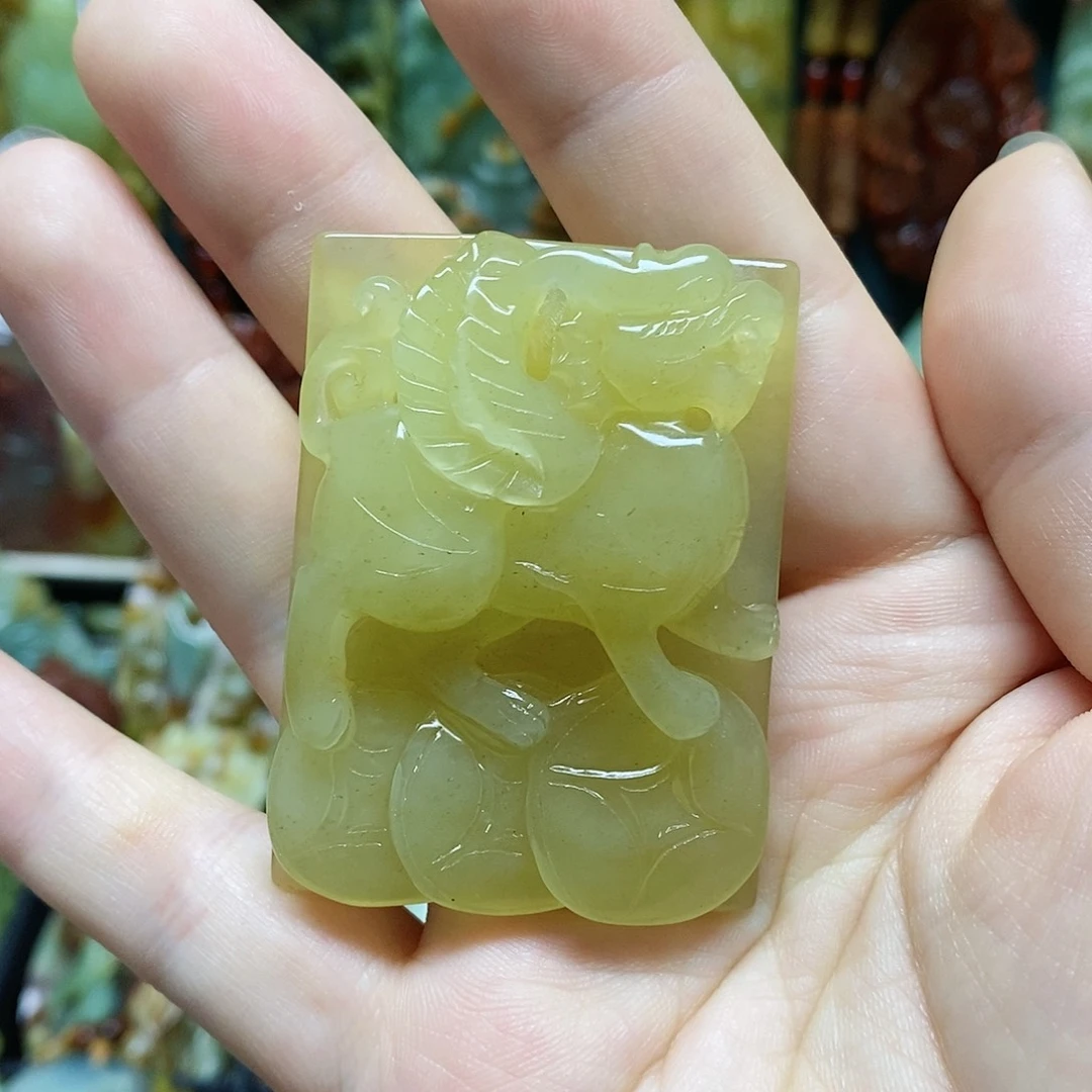 未镶嵌岫玉吊坠(赠链)