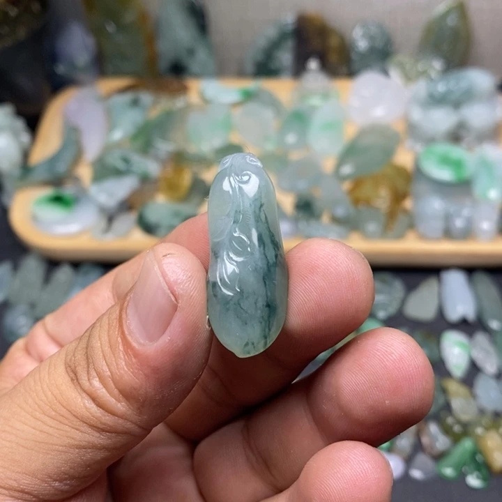 翡翠未镶嵌颈饰瓜