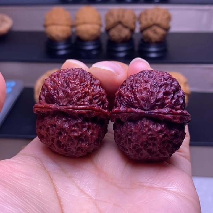 把件文玩核桃七彩龙鳞纹绣球地闷32