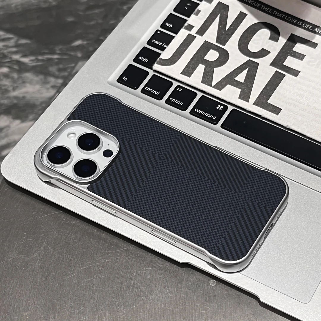 iPhone16手机壳新款碳纤格纹苹果12/13/14/15promax超薄无边框
