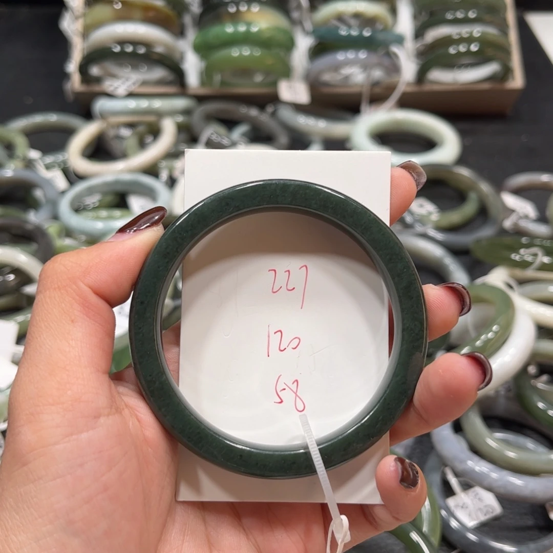 沫***沫和田玉未镶嵌手镯