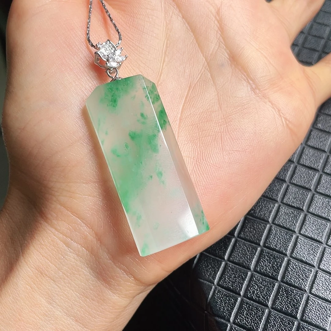 吾***姐石英质玉未镶嵌挂件