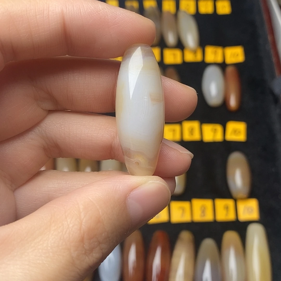 雾***何玛瑙/玉髓未镶嵌颈饰