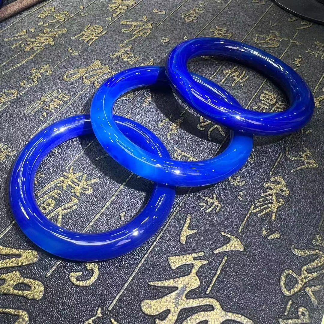 S7787-天空之蓝玛瑙蓝圆条手镯-多样性发其一