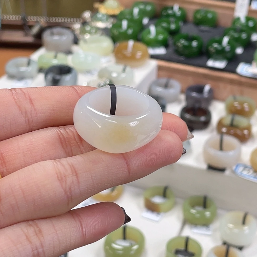 娟***白和田玉未镶嵌戒指10号