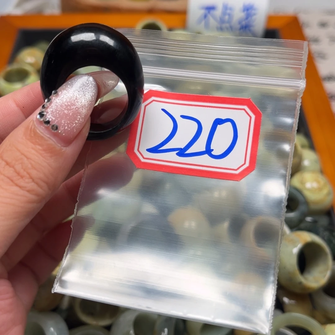 苟***神蛇纹石玉未镶嵌珠宝奇石