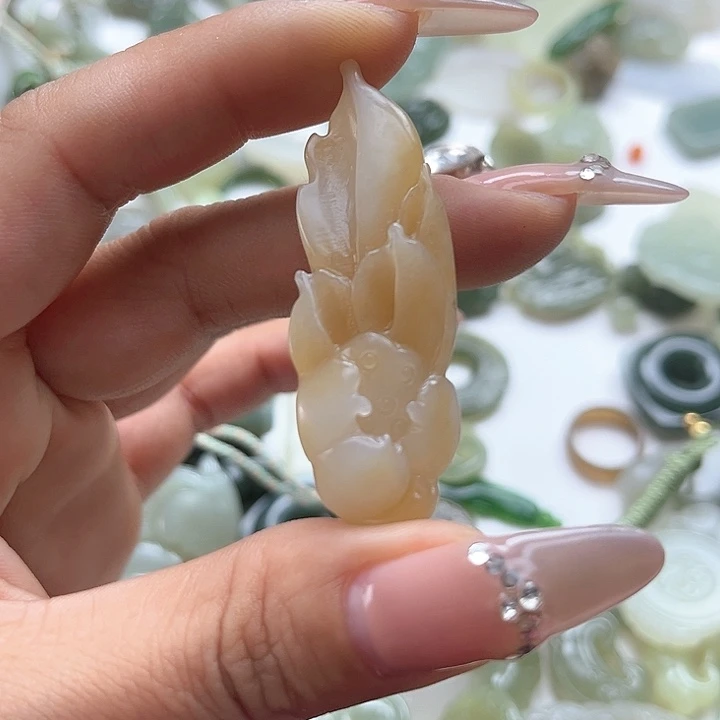 【闪购商品】颈饰未镶嵌和田玉