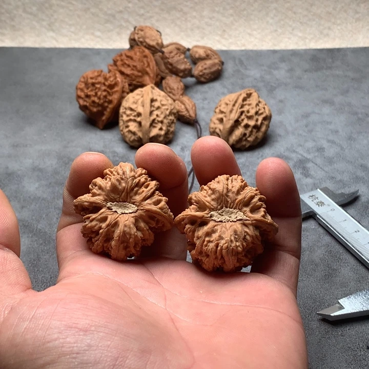 ￴***文玩核桃吊坠老款密纹文玩核桃