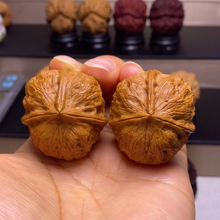 文玩核桃把件玉面三楞7