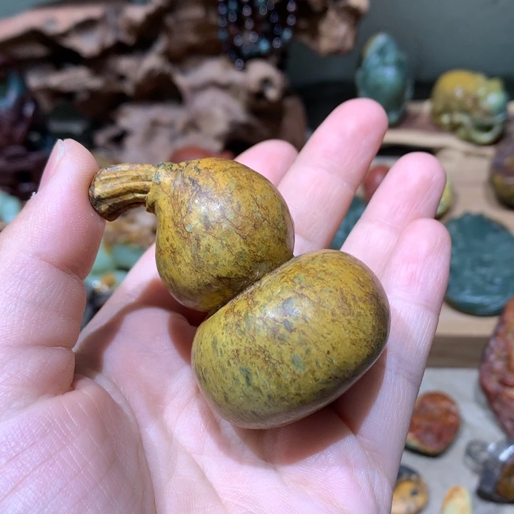 未镶嵌岫岩河磨玉（透闪石质玉）把件