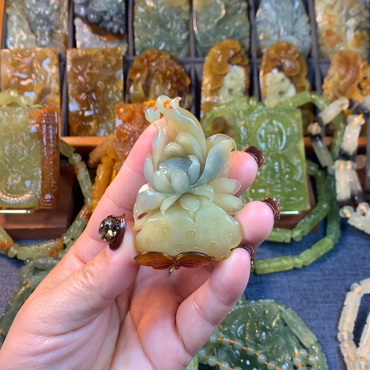 蛇纹石玉未镶嵌颈饰