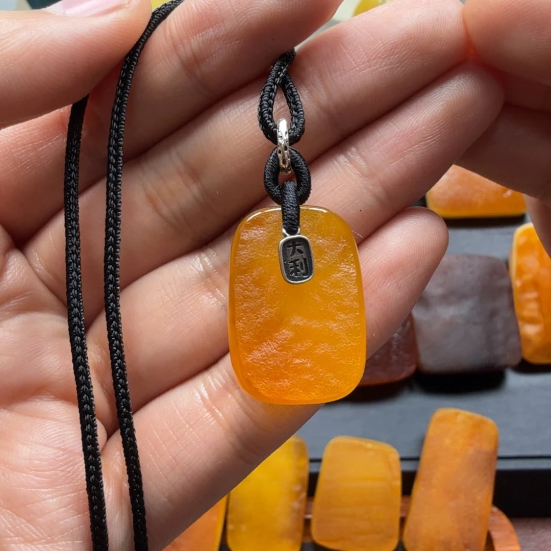 琥珀吊坠(赠链)未镶嵌