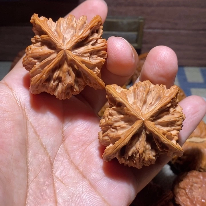 文玩核桃把件50盘龙纹狮子头四棱