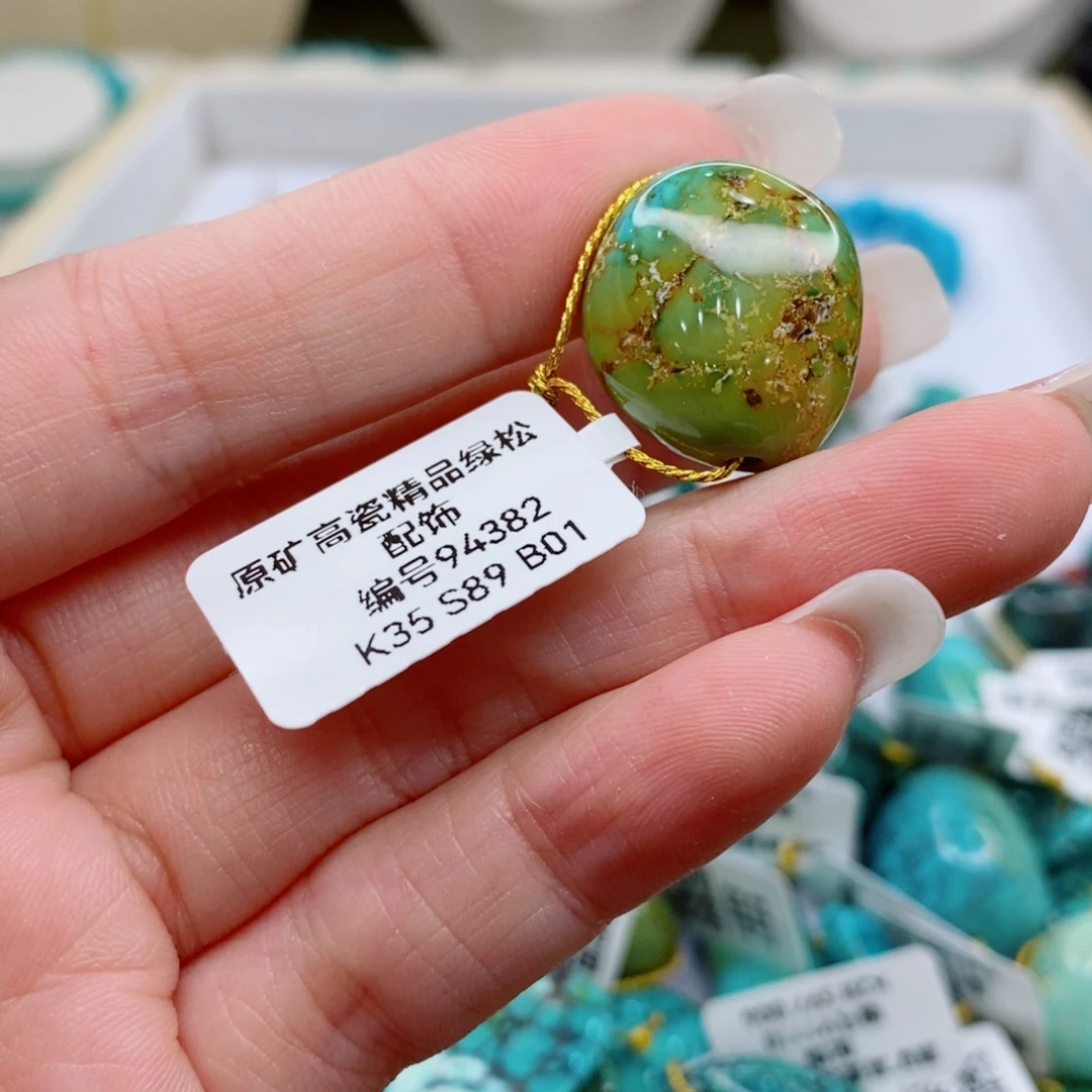 绿松石未镶嵌珠宝奇石