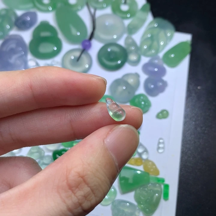 颈饰未镶嵌翡翠豆