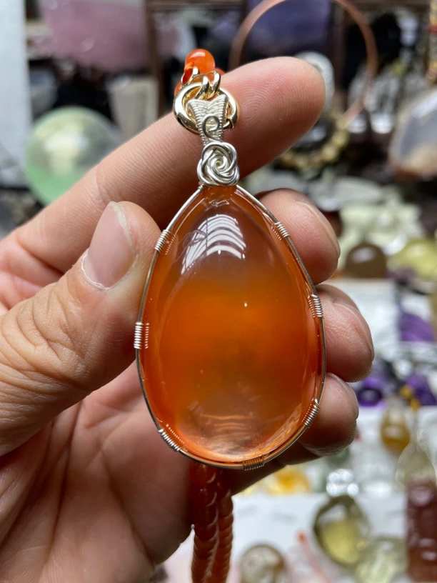 天然红兔毛红水晶水滴吊坠鸿运当头兔毛尺寸46x31x22坠重39.9克