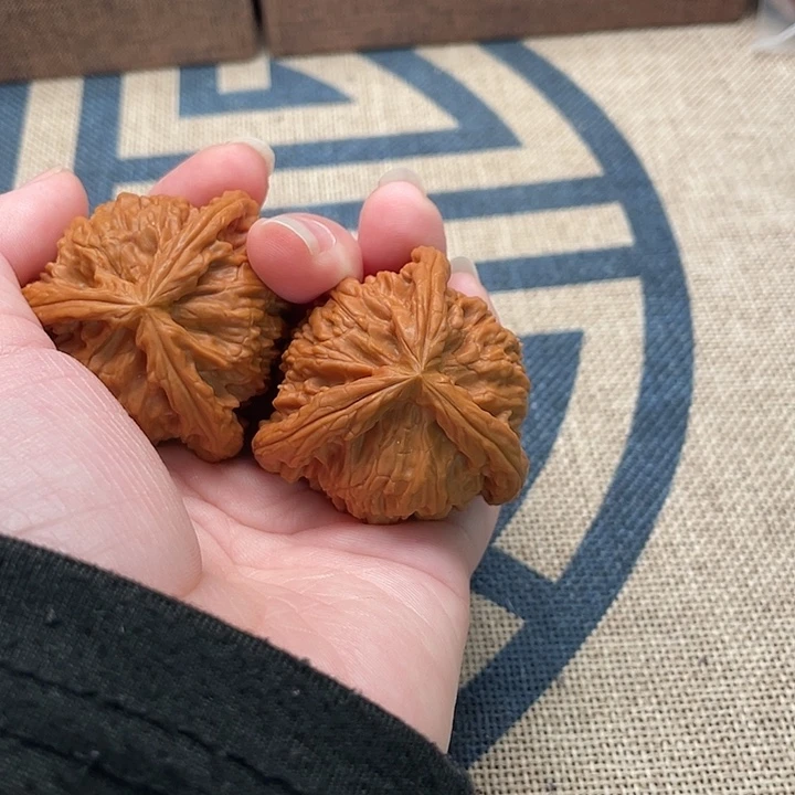 z***y文玩核桃吊坠白狮子