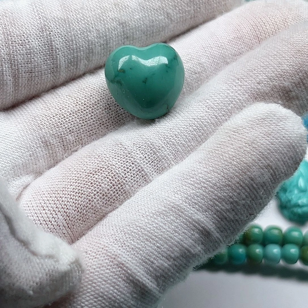 桃***柳绿松石未镶嵌珠宝奇石