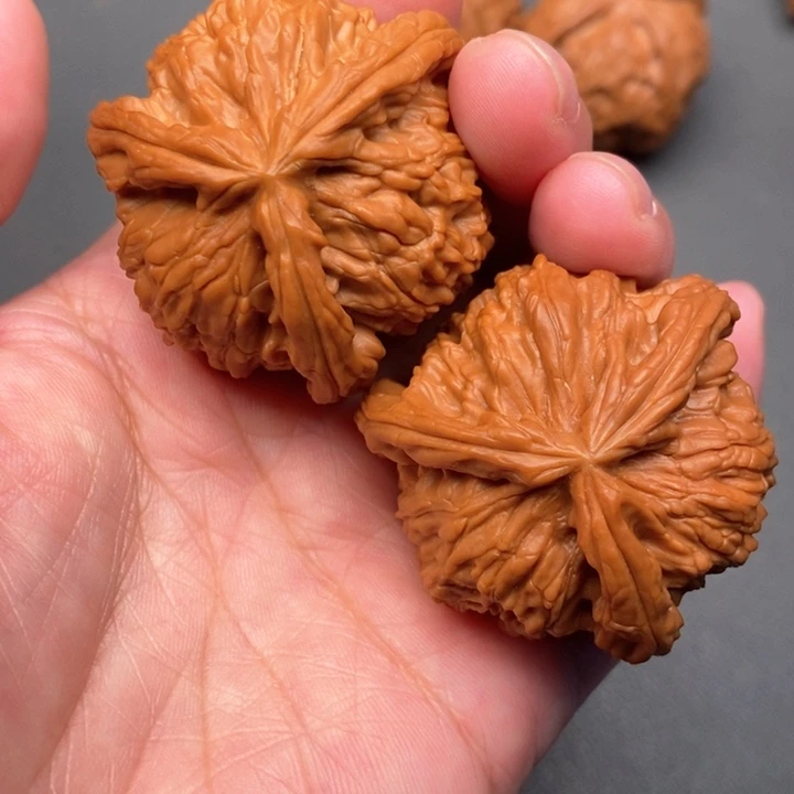 吊坠文玩核桃。核桃