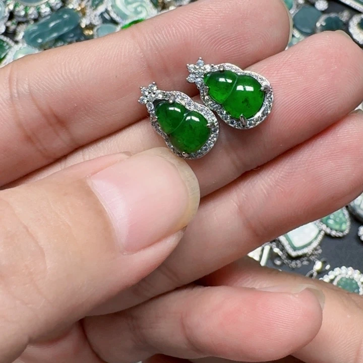 翡翠未镶嵌颈饰天然A货翡翠放漏