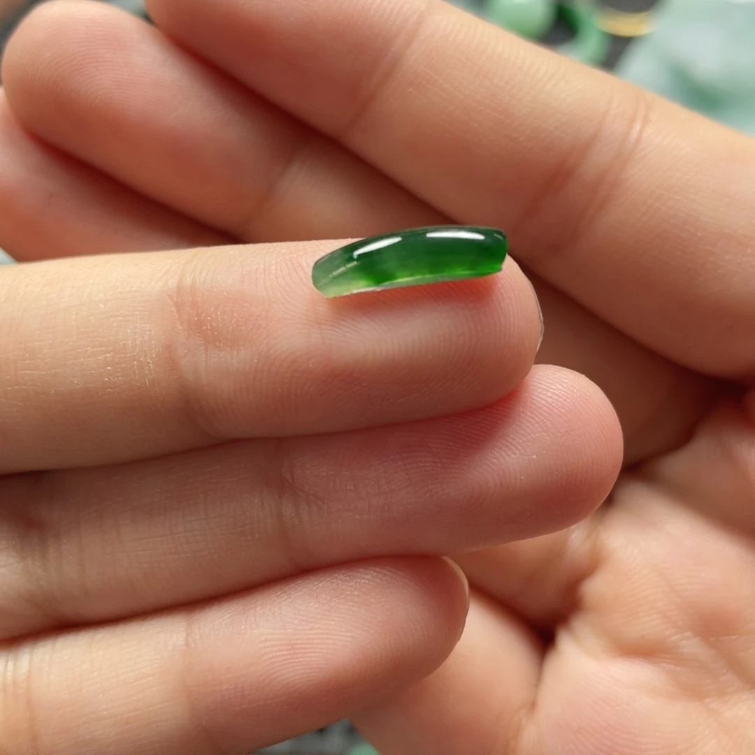 颈饰未镶嵌翡翠  翡翠