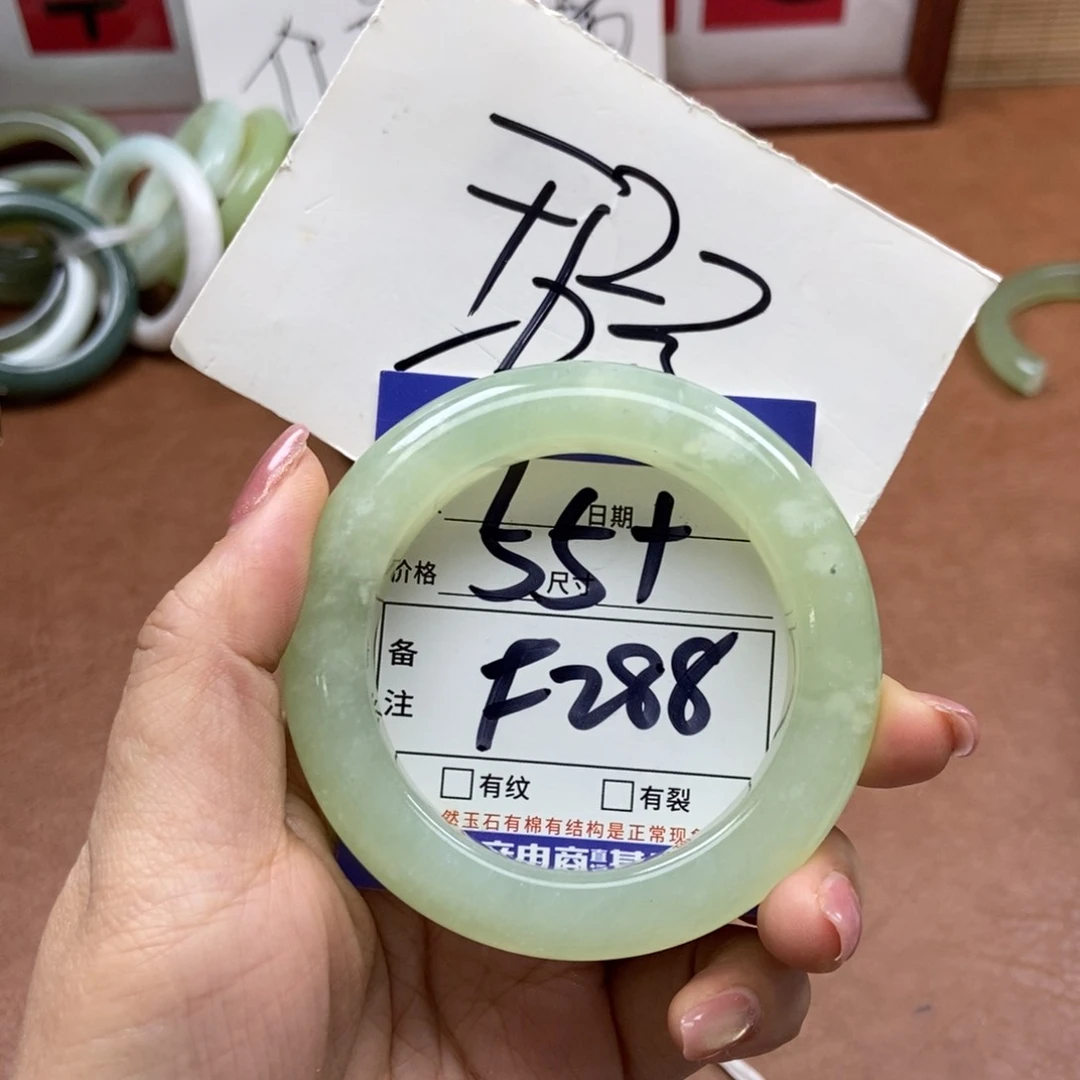 岫玉手镯手镯未镶嵌