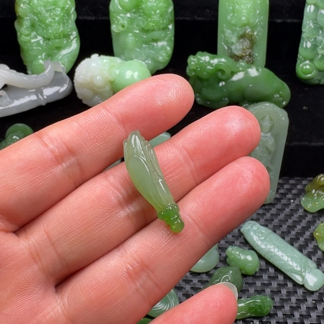 和田玉未镶嵌耳饰