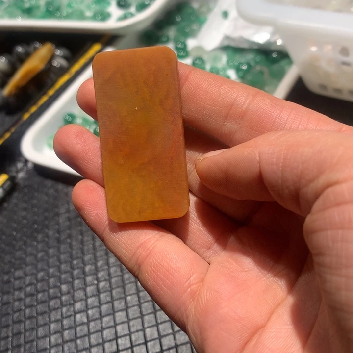 石英质玉（黄龙玉）未镶嵌颈饰