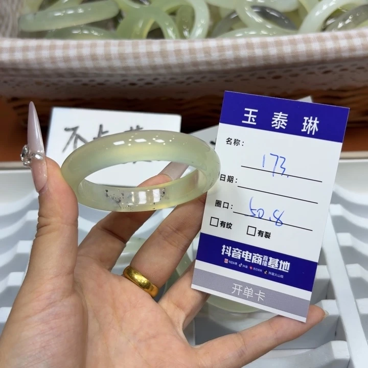 未镶嵌岫玉手镯天然