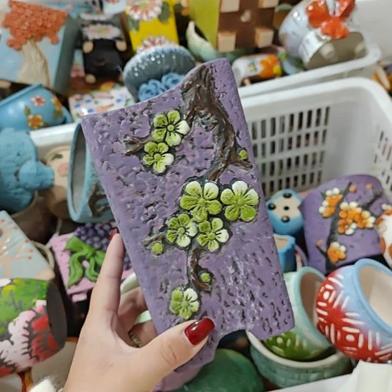 当场拍满15元发货不凑不发，花盆盆口不方不圆有针孔黑点是正常的，