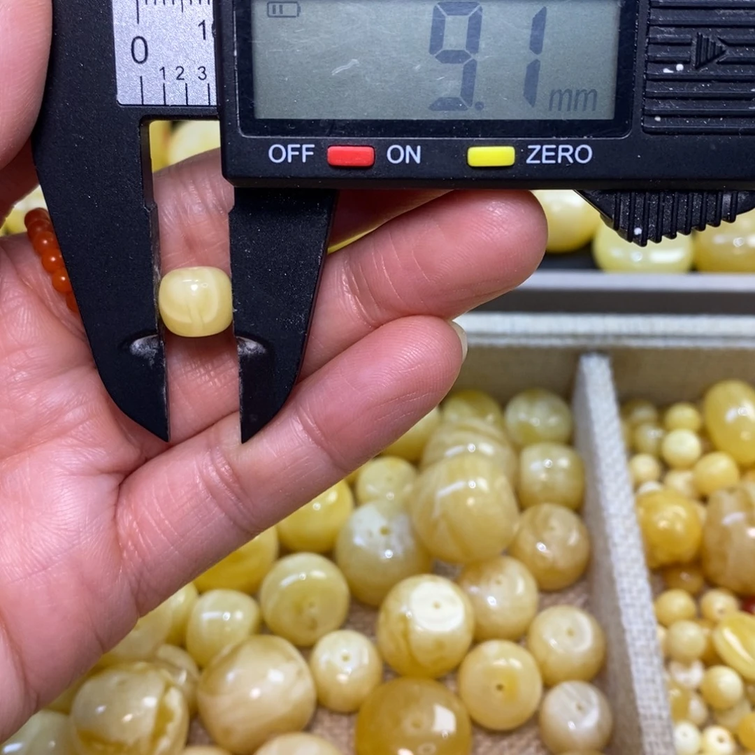 琥珀未镶嵌裸石原矿蜜蜡配珠