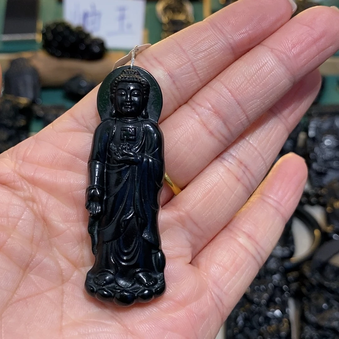 ****。蛇纹石玉未镶嵌颈饰